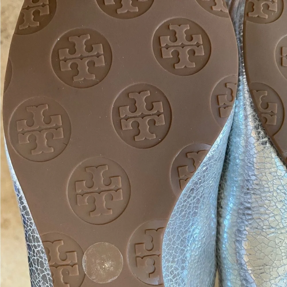 NEW Tory Burch Reva Silver Metallic Crackle Leather Ballet Flats Size 5 NWOB